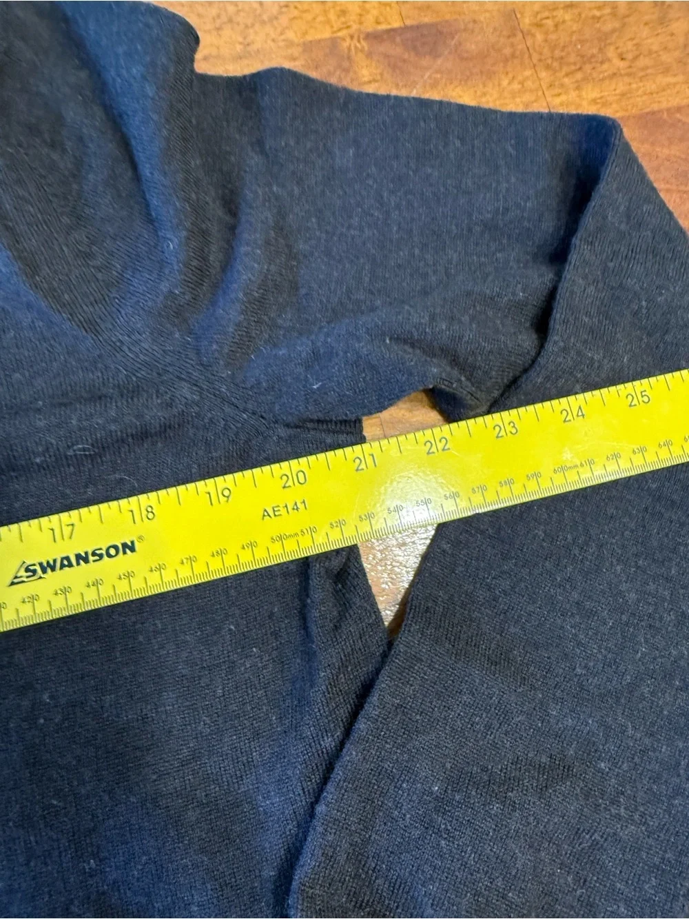 Banana Republic Charcoal brown Extra Fine Merino Wool V-Neck Sweater L 100% wool